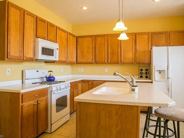 8430 Chester Pkwy — Photo 10