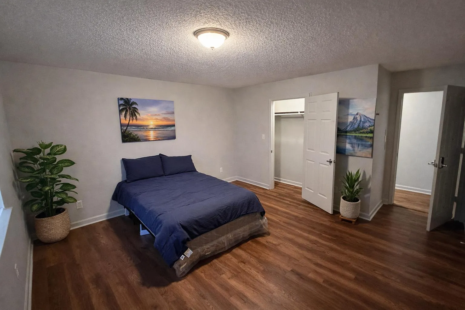 4 bed, 6.0 bath, 2020 sqft, $754 — Photo 1