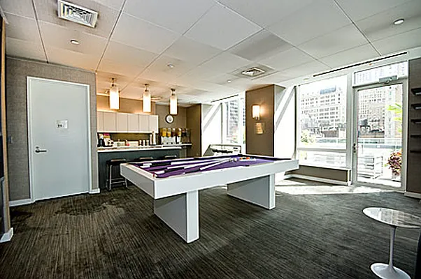 Sold by R New York | media 9