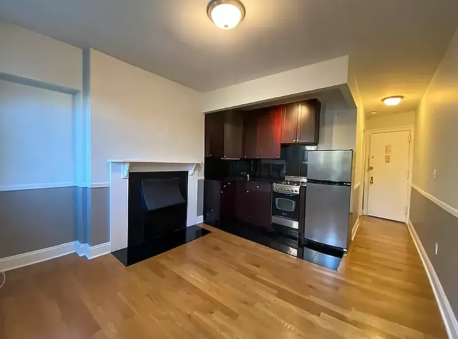 Building Photo - 99 Perry St #3D