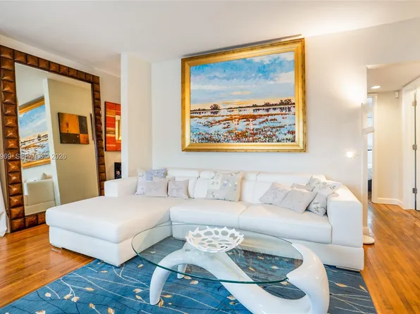 113 SW 2nd St, Hallandale, FL 33009