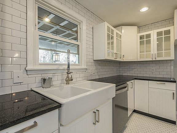 2nd image of 5547 Woodburn Dr