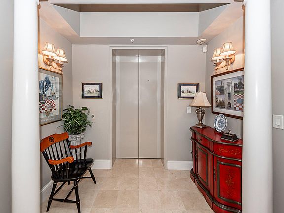 4th image of 283 S Plaza Ct Penthouse 8