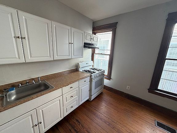 5th image of 810 North Ave