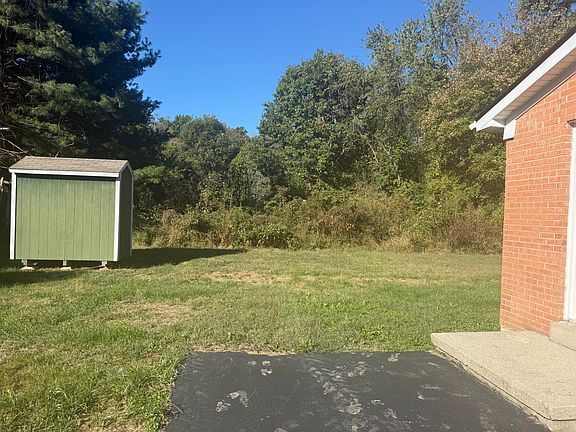 3rd image of 105 Brushwood Ct
