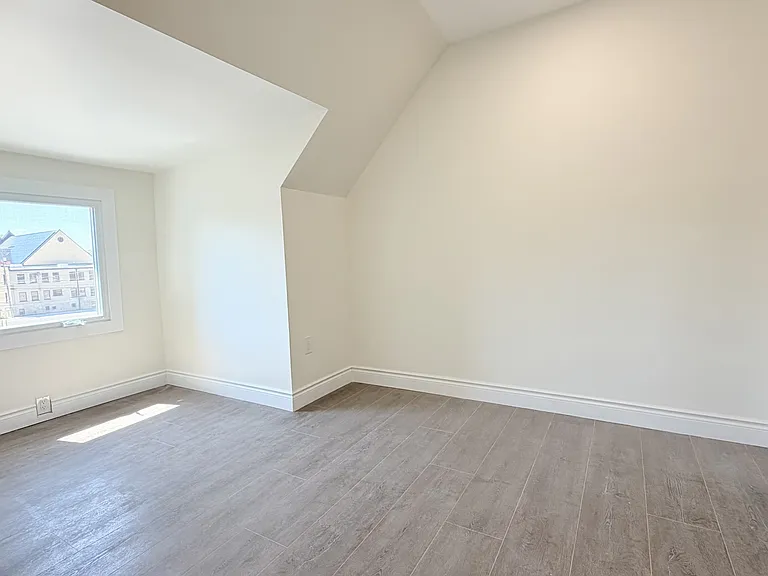 691 Ouellette Ave #8 — Photo 9