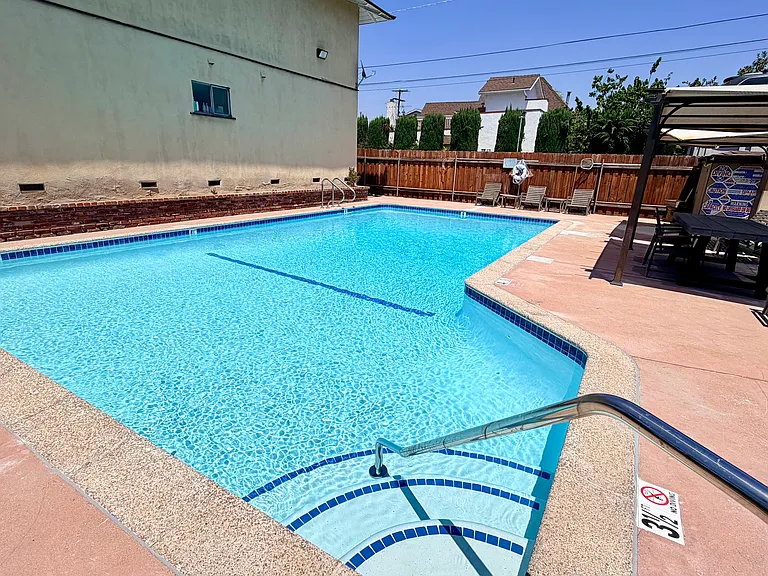 131 S Harvard Blvd — Photo 26