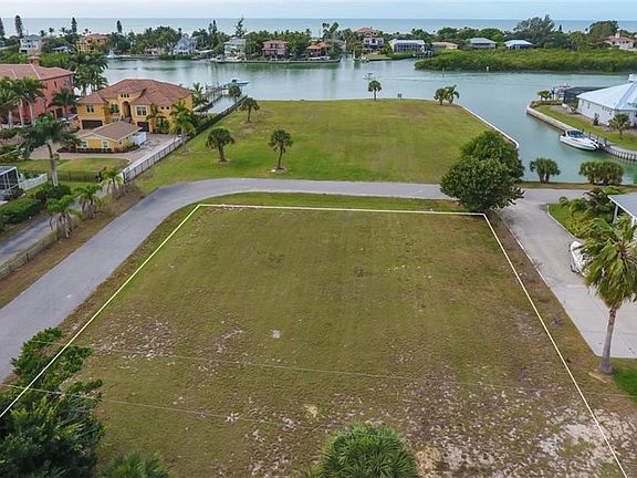 3rd image of 512 Croftsmar Cir