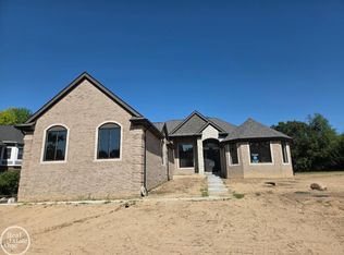854 Hemlock Dr, Oxford, MI 48370