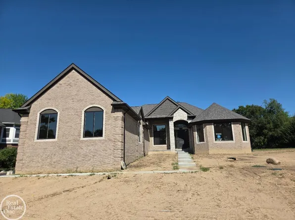 854 Hemlock Dr, Oxford, MI 48370