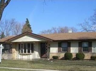 1097 Cypress Ln, Elk Grove Village, IL 60007