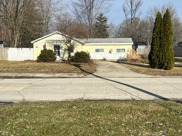 918 W 4th St, Greenfield, IN 46140