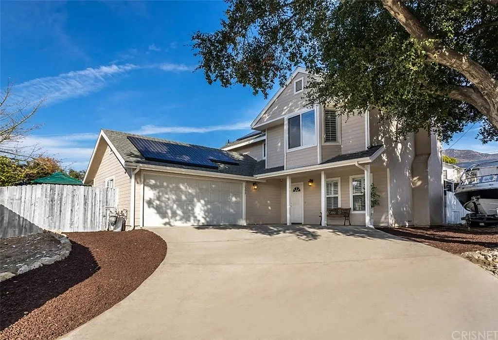3 bed, 2.5 bath, 1970 sqft, $5,200 — Photo 1