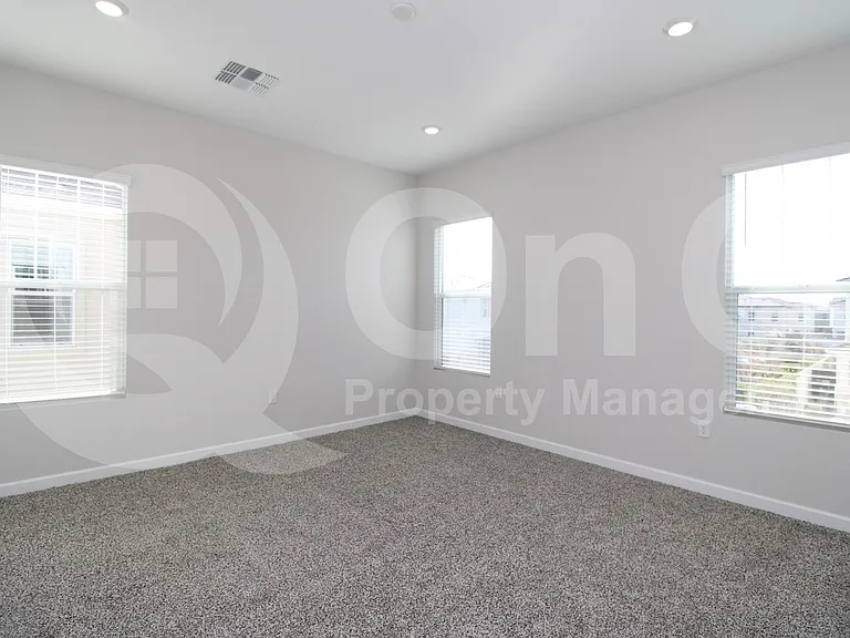 4911 E Village Dr — Photo 13