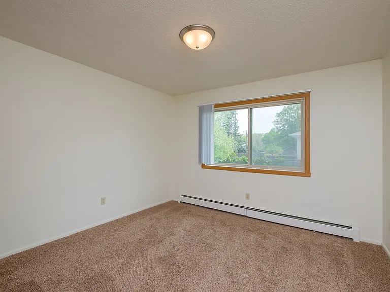 Fargo, ND Country Club Apartments | Bedroom