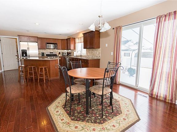 3rd image of 49 Sunset Creek Dr