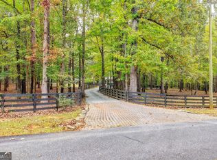 1174 Bear Creek Rd, Moreland, GA 30259
