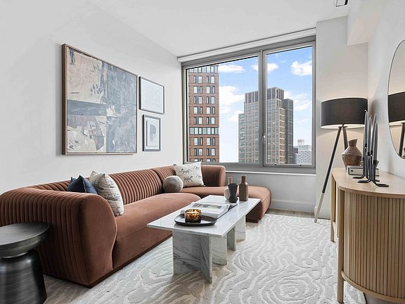 3rd image of 75 Dupont St #125