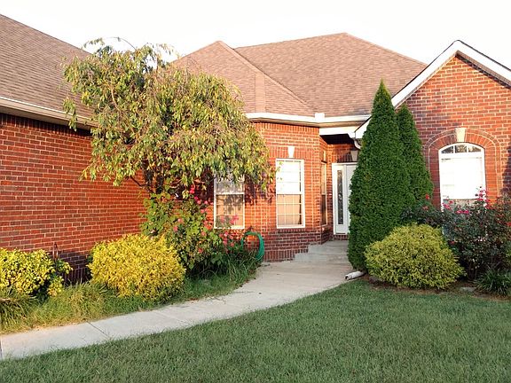 3rd image of 221 Honeysuckle Ln