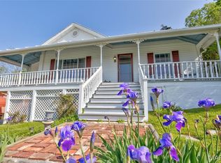 18 E Clinton St, Grafton, IL 62037