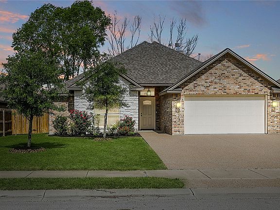 2nd image of 915 Dove Chase Ln
