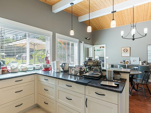 3rd image of 3701 Piercy Rd