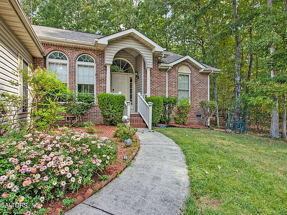 2nd image of 129 Ivy Ln
