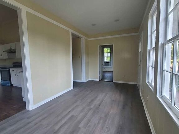 3rd image of 1005 E Fannin St