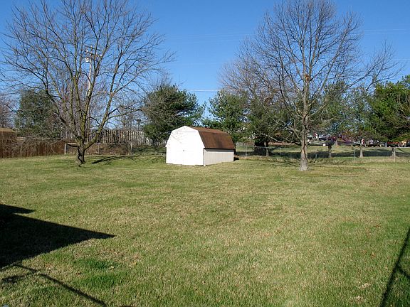 4th image of 104 Downing Cir