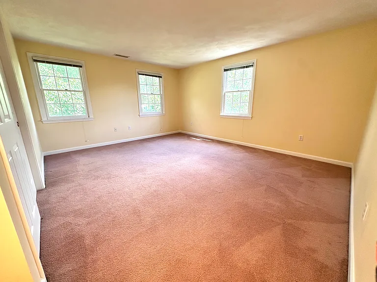 322 Lowell St — Photo 24