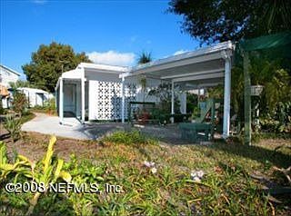 4th image of 988 Crest Dr E