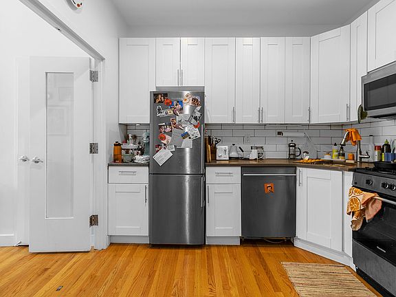 3rd image of 566 Vanderbilt Ave APT 3