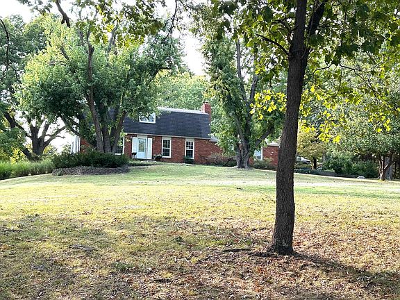 2nd image of 1306 Marion Drive