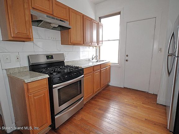 5th image of 296 Bradley Ave