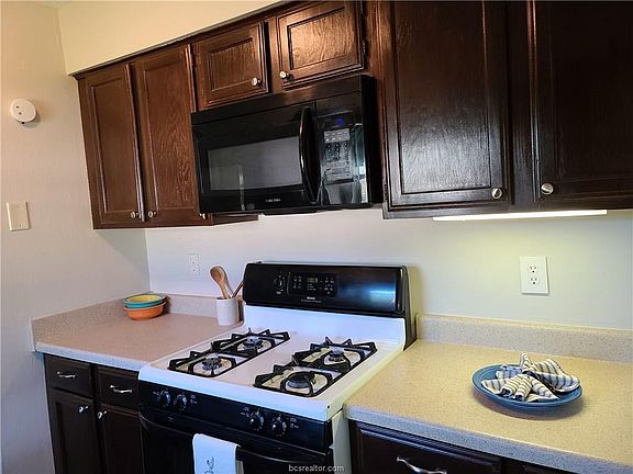 4th image of 2126 La Brisa Dr