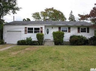 807 Wisconsin Ave, Bay Shore, NY 11706
