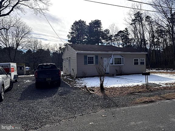 2nd image of 800 Hickory Ave
