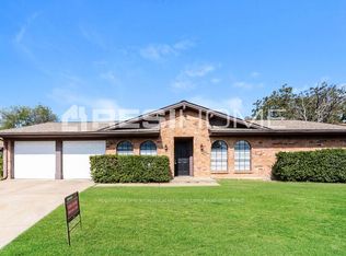 1612 Limestone Trl, Edgecliff Village, TX 76134