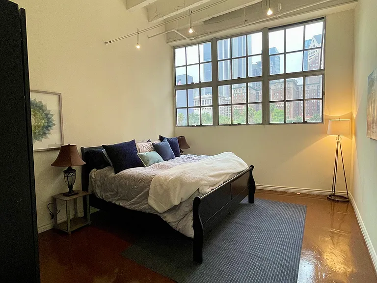 312 W 5th St #201 — Photo 12