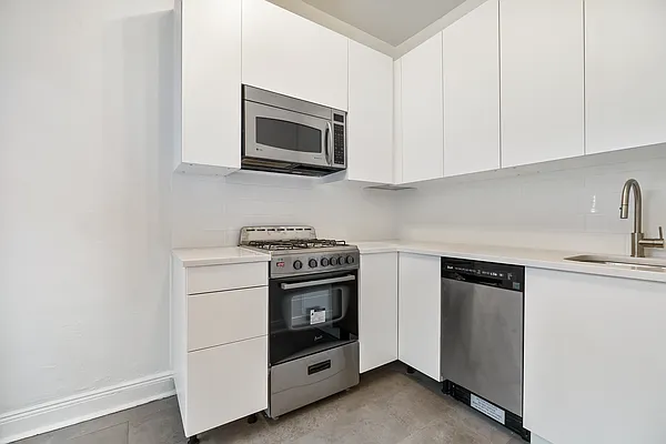 Rented by Avi Nash Associates | media 26