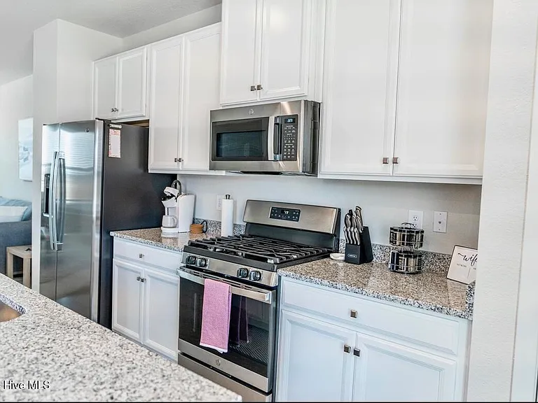 409 Fost Blvd — Photo 10