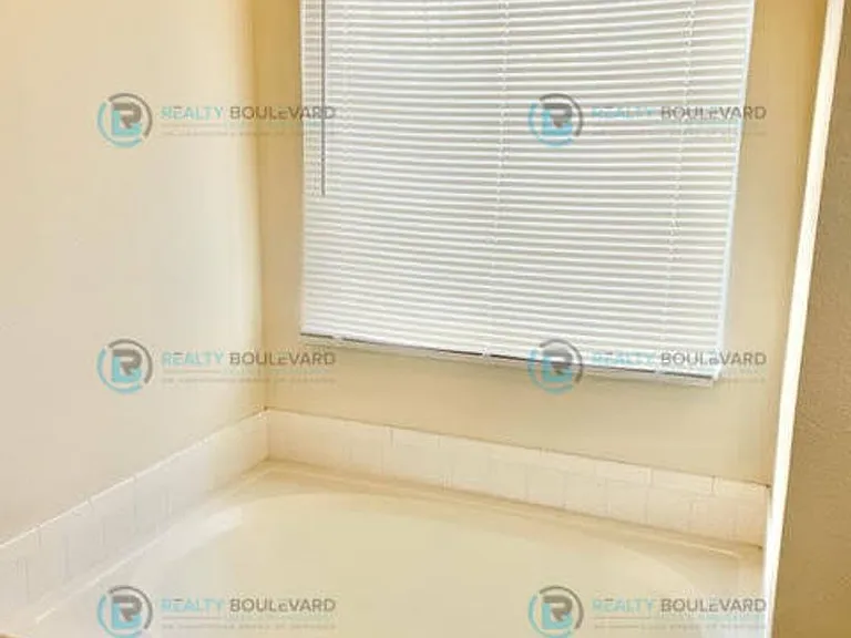 6073 Torrington Dr — Photo 27