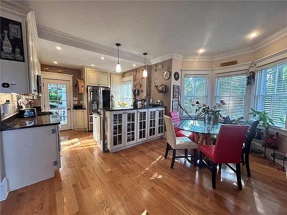 5th image of 120 Hope St