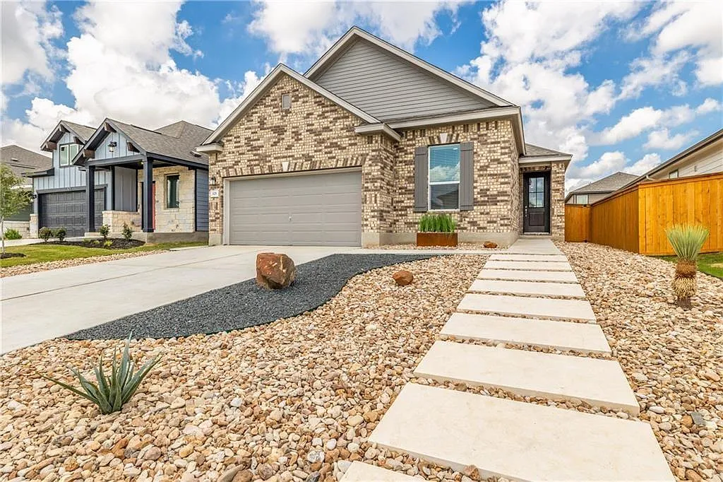 3 bed, 2.0 bath, 1753 sqft, $1,795 — Photo 2