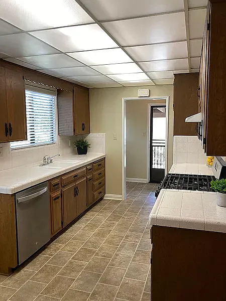 3 bed, 1213 sqft, $3,800 — Photo 4