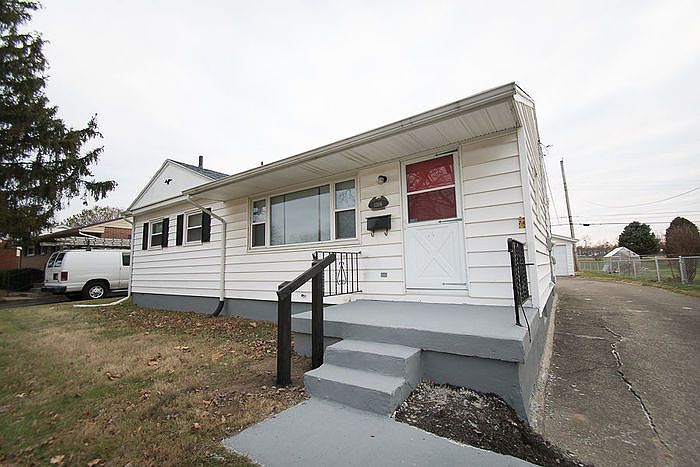 1st image of 1306 E Lindsey Ave