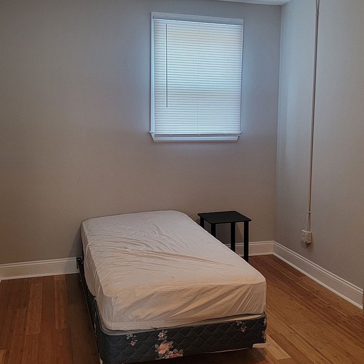 2nd image of 50 1/2 Whitney Ave #50-1/2