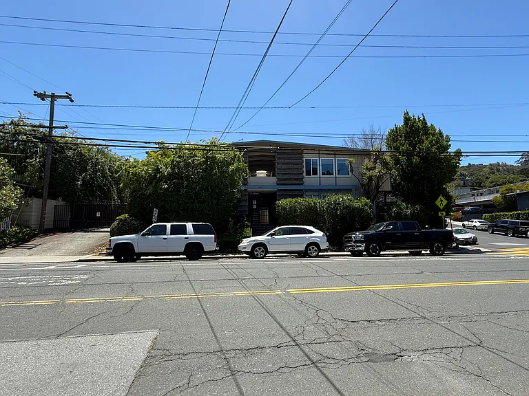 1220 Alameda De Las Pulgas #3 — Photo 2