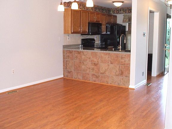 4th image of 288 Wexford Ct