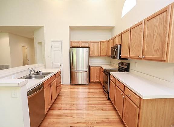 3rd image of 5166 Glenbeigh Dr